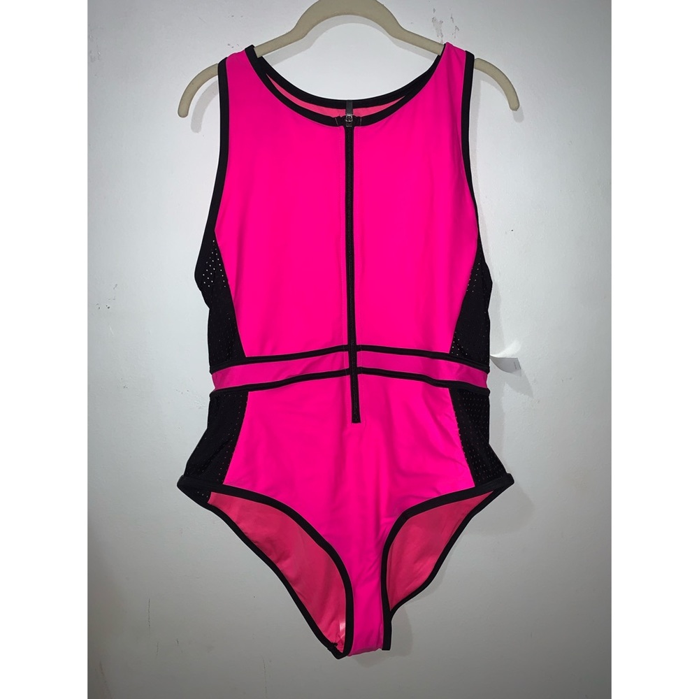 Sporty one piece swimsuit